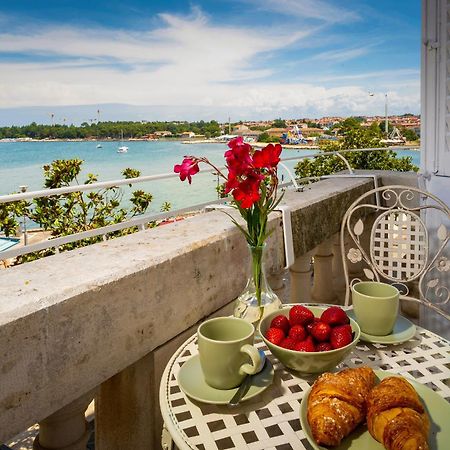 Romeo And Juliet Apartment With Balcony And Sea View Poreč Kültér fotó