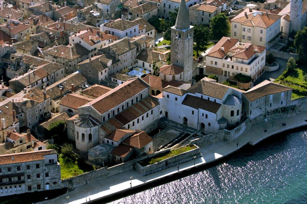 Romeo And Juliet Apartment With Balcony And Sea View Poreč Kültér fotó