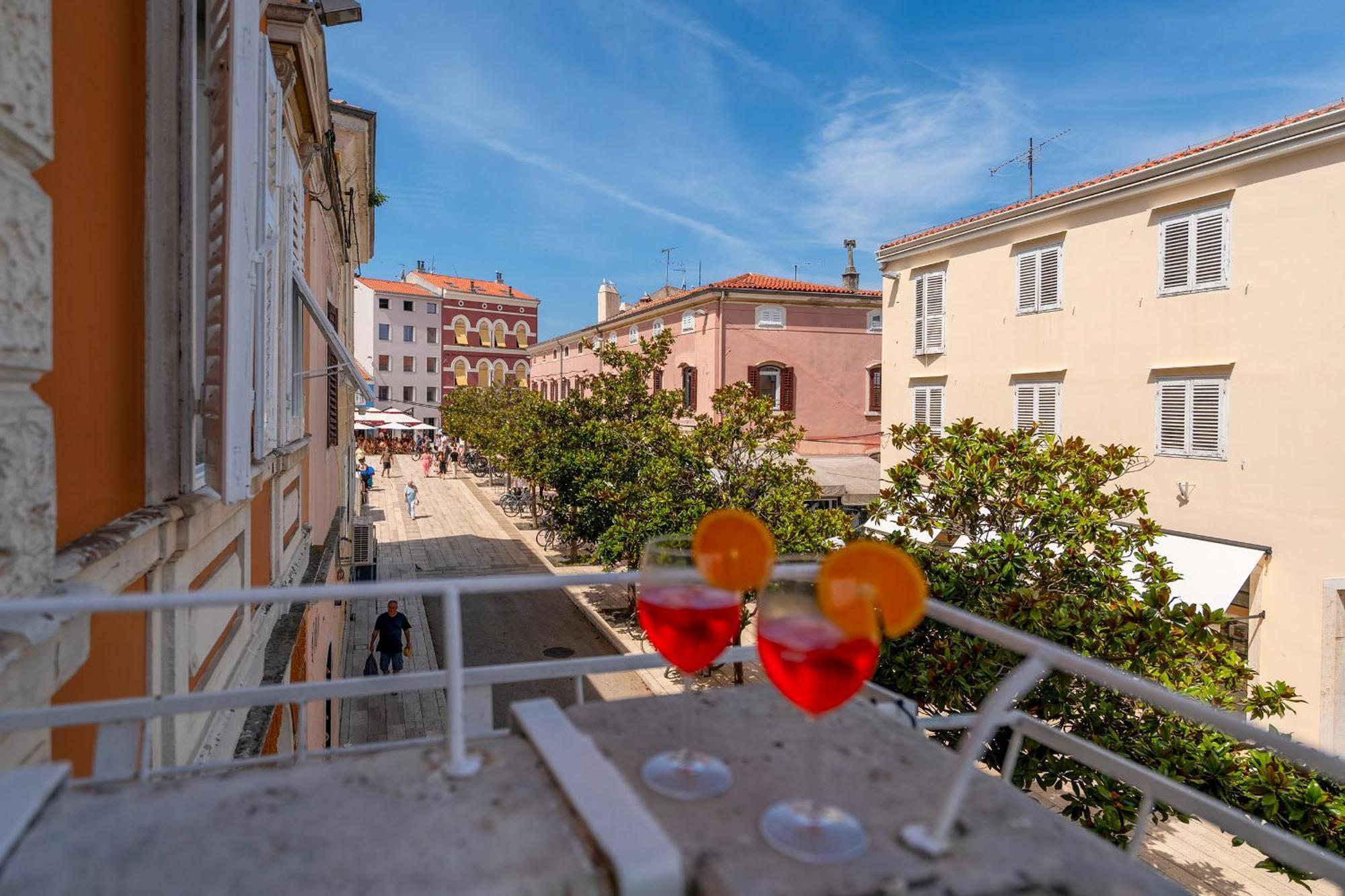 Romeo And Juliet Apartment With Balcony And Sea View Poreč Kültér fotó