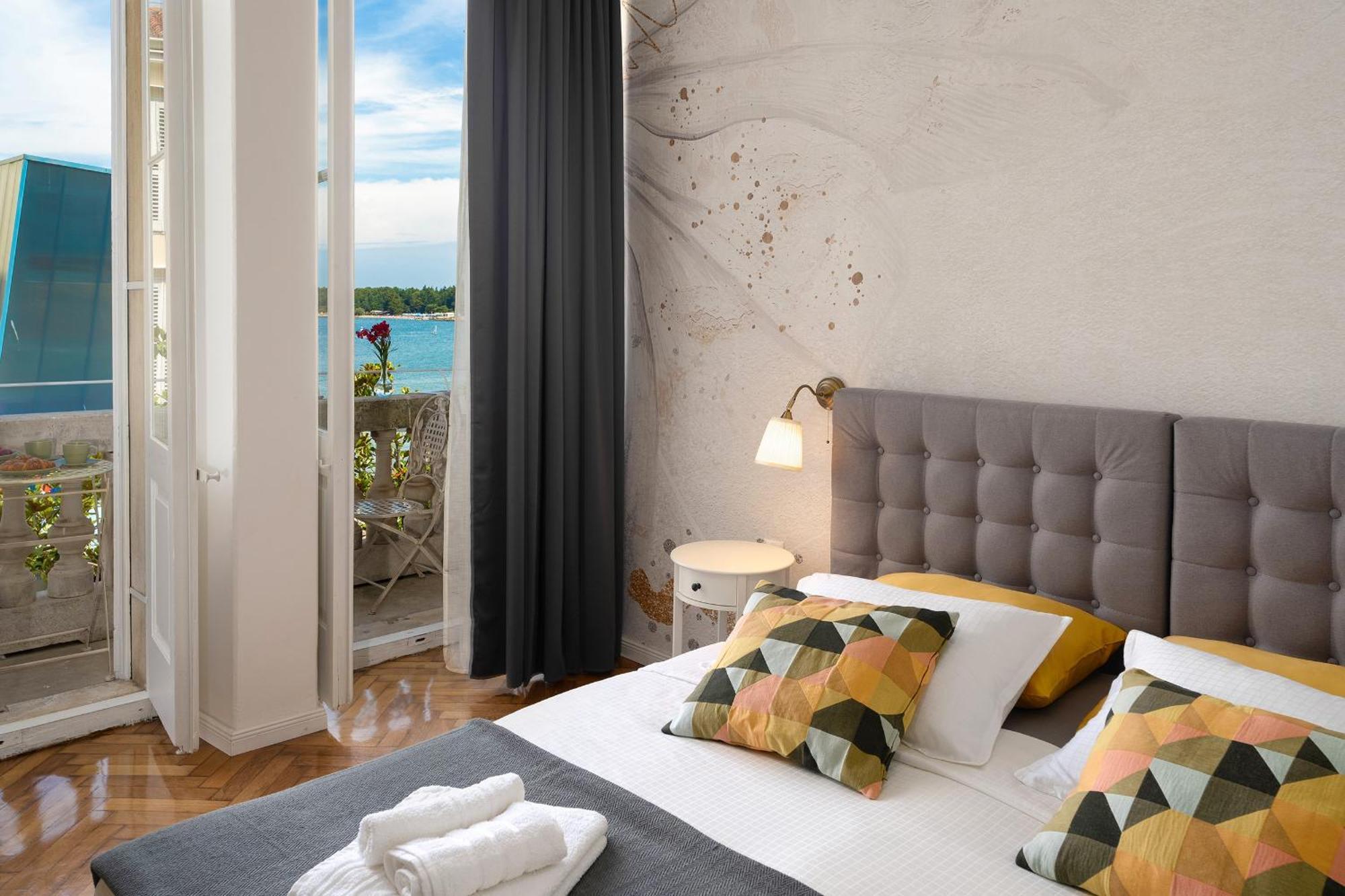 Romeo And Juliet Apartment With Balcony And Sea View Poreč Kültér fotó