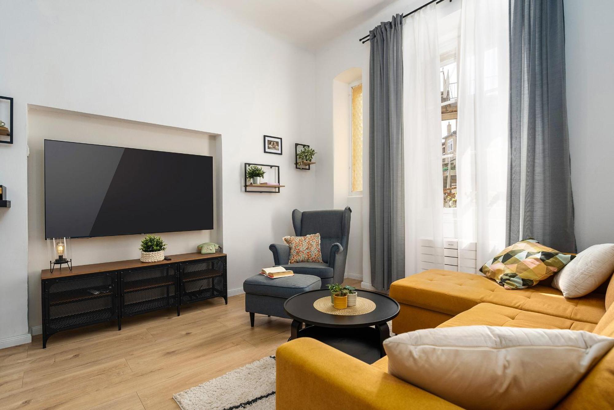 Romeo And Juliet Apartment With Balcony And Sea View Poreč Kültér fotó